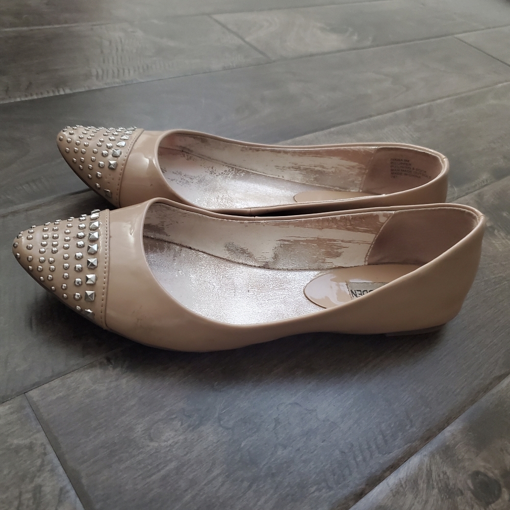 Steve Madden nude flats / shoes